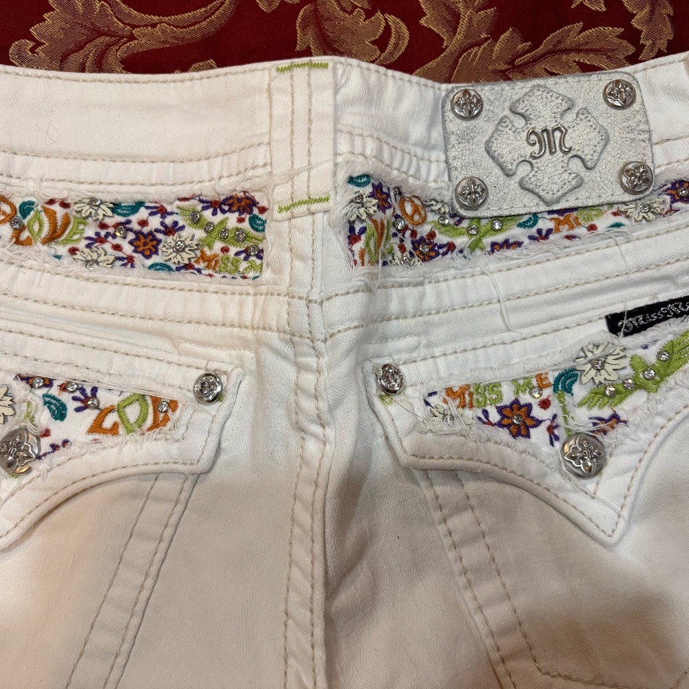 Miss Me White Floral Embroidered Women's Shorts
